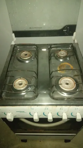 Vendo fogão esmaltec 4 bocas funcionando perfeitamente só trocar as bocas zap *