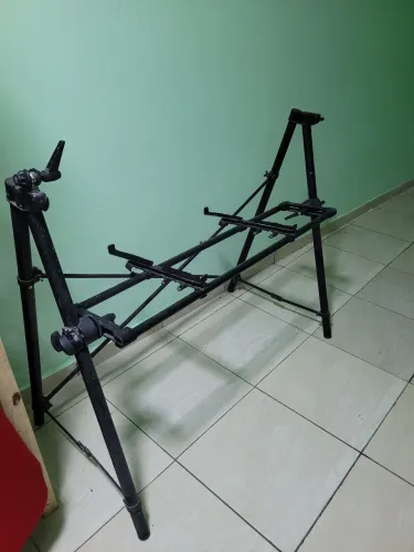 Vendo pedestal de teclado- modelo profissional.