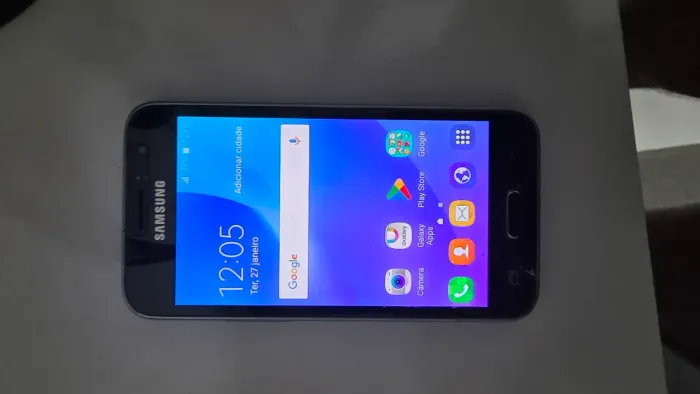 Celular J1