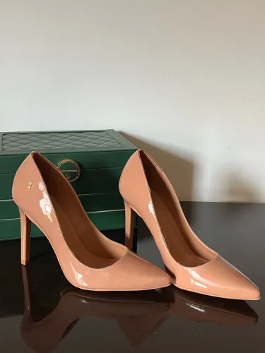 Scarpin Santa Lolla Verniz Nude - nº 34