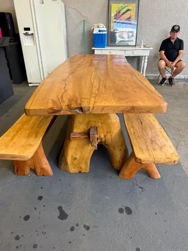 Mesa de madeira diretamente da fábrica