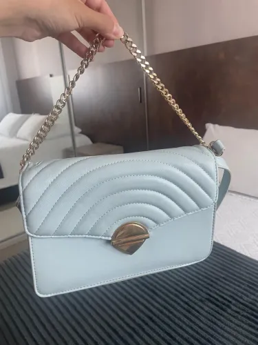 Bolsa Feminina Azul-Claro - Elegante e Versátil