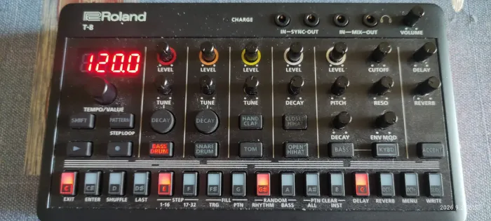 Roland T-8
