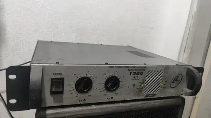 Amplificador Ll Audio Profissional 1200 4 Ohms 2canais (Usado)