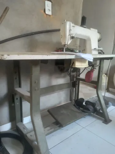 Vendo uma máquina de costura industrial reta valor 450