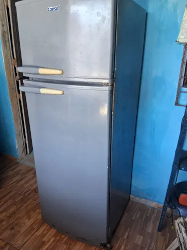 Geladeira usada para tirar peças