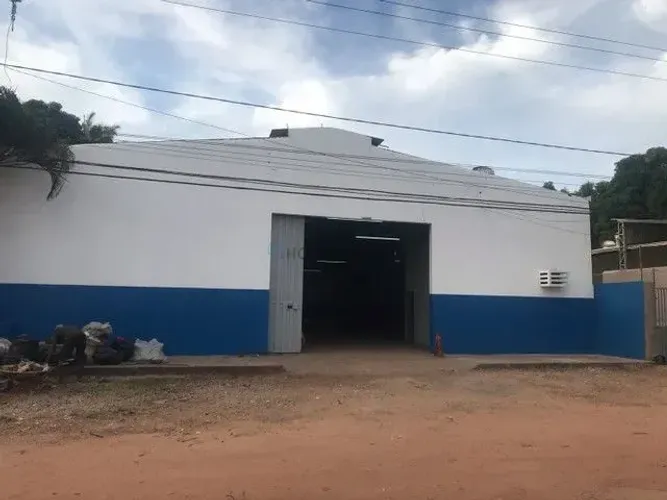 Vende-se Barracão na Avenida Fernando Corrêa