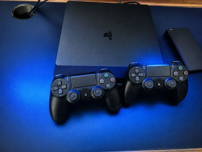 Ps4 slim 1tb + 2 controles e 17 jogos originais