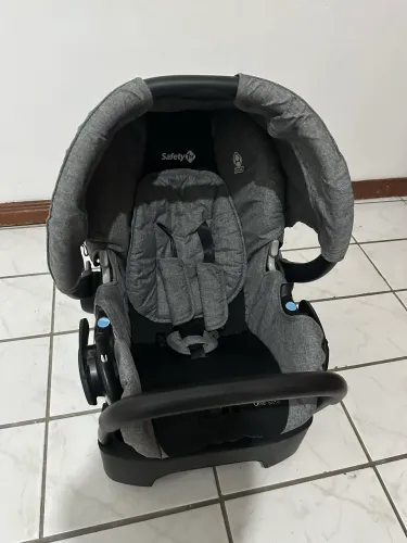 Bebê conforto safety 1 st