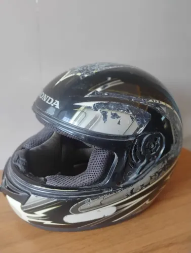 Capacete Honda, preço negociável. 