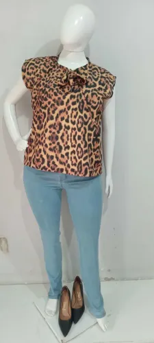 Blusa tamanho G estampa  onça 