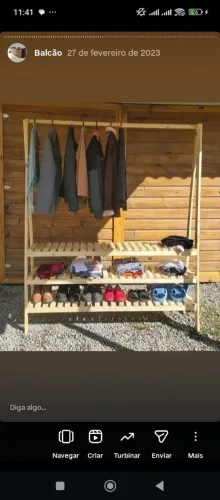 Arara de madeira para roupas