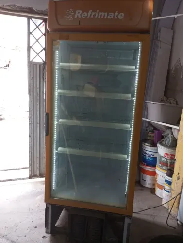 Vendo expositor refrimate focinando bem exlente pro seu negocio