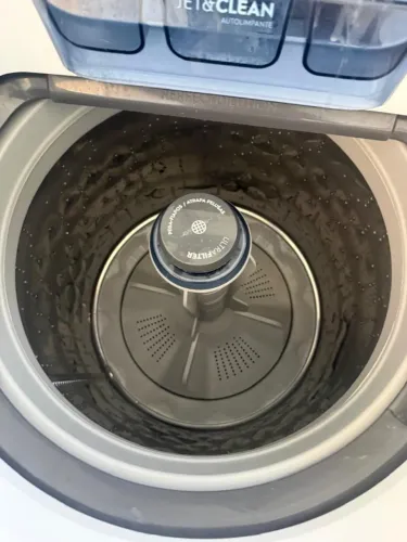 Máquina de Lavar Eletrolux 14kg (1 ano de uso)
