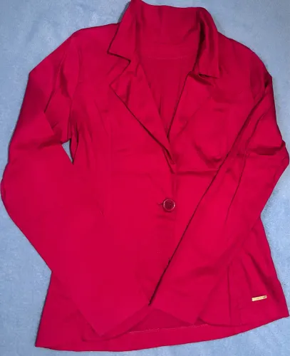 Casaco Maria Moça, cor vermelho, veste G.