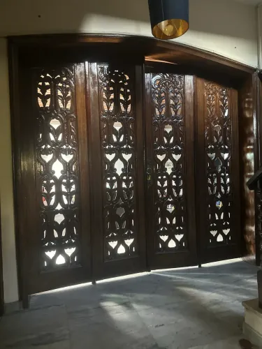 Portas de Madeira de Lei Entalhadas - Design Juraci Dórea | 2,60 x 2,60 m | R$ 32.000,00