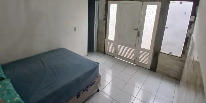 Kitinet entrada independente com garagem