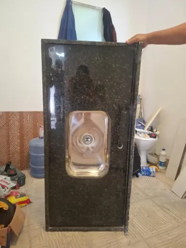 Balcão Cozinha Granito Verde Ubatuta com Cuba Inox e Válvula
