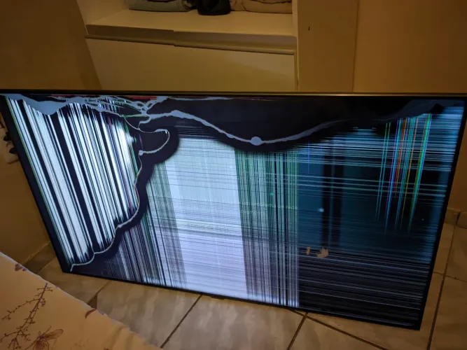 TV Samsung QLED 55" Q80A 4K com trinca na tela - Para retirada peças premium