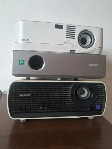 3 Projetores (com defeito)