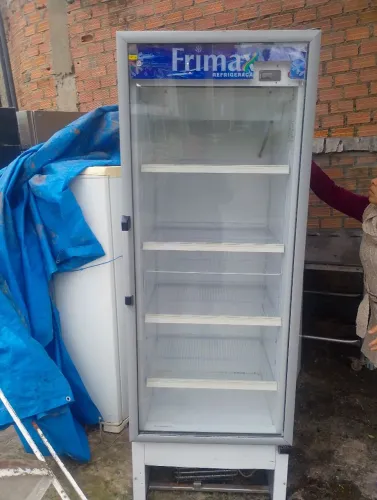 Vendo expositor de bebidas de barbada semi novo!!!!