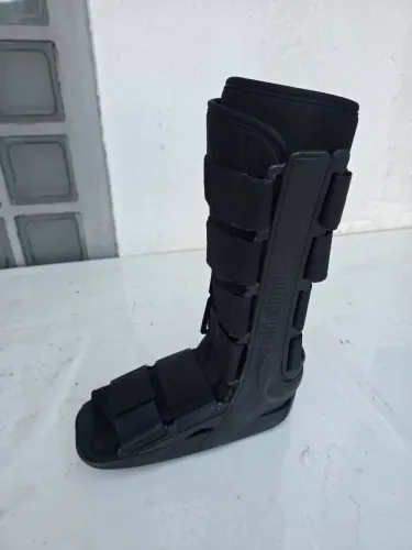 Bota ortopédica Hidrolight  perfeita e sem metais praticamente nova usada 10 dias 