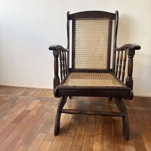 Cadeira de Balanço de Palhinha - estilo retrô