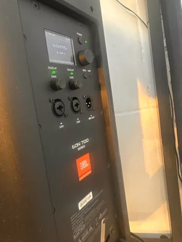 Caixas profissionais Jbl