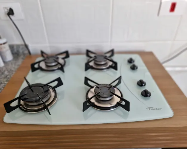 Cooktop 4 bocas vidro branco Fischer - ótimo estado!