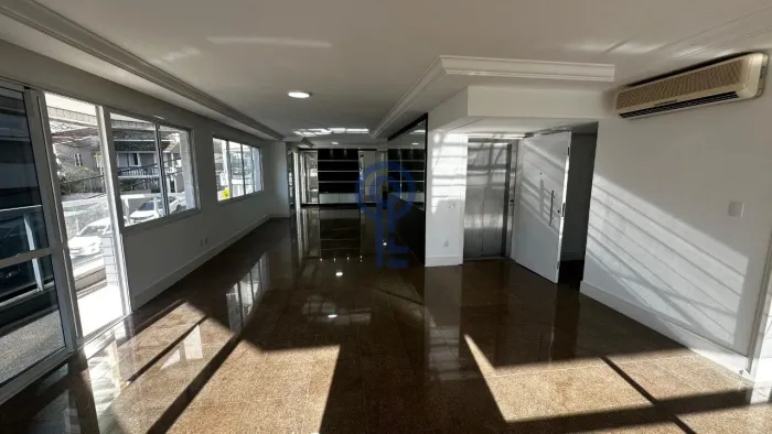 Apartamento com 4 dormitórios na Beira-Mar