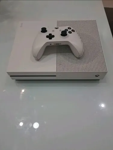 Xbox one S 1TB + 1 controle