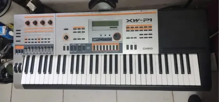 Teclado sintetizador Casio XWP-1 em perfeito estado de conservação e funcionalidade. 