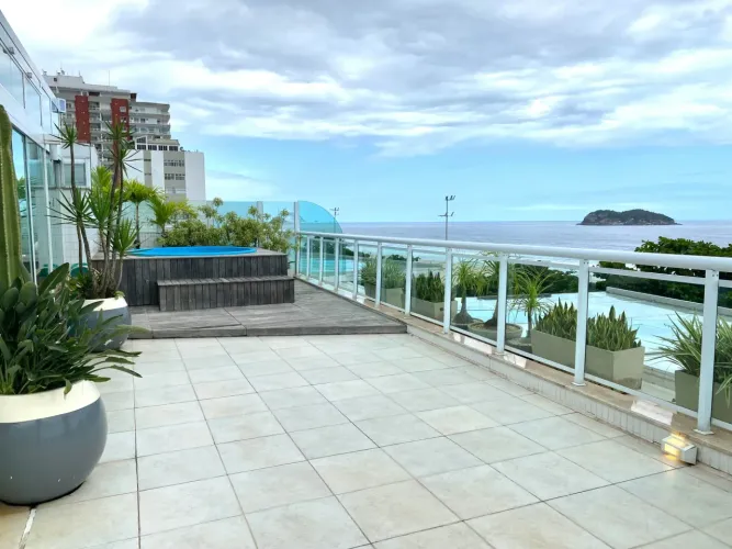 Cobertura duplex com 274 m2 Frente Av Pepê Cond Lanai Barra da Tijuca