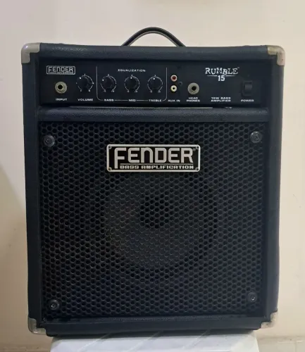 Amplificador de Baixo Fender Rumble 15 Caixa Cubo