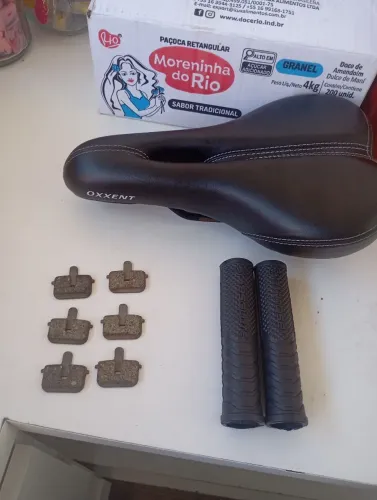 Kit Completo para Bike - Banco + Manoplas + Pastilhas de Freio a Disco | Ótimo Estado