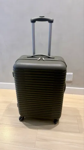 Mala de Viagem M (67 cm x 45,5 cm x 26 cm) - verde militar - excelente estado - Primark