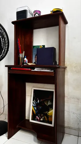 VENDE-SE MESA ESCRIVANINHA DE MADEIRA