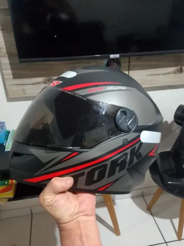 Capacete Tork, resistência e dezain 