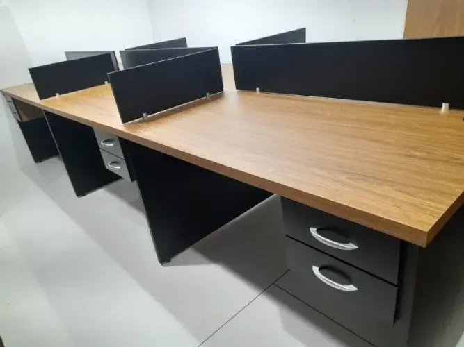 Mesa de trabalho 6 lugares