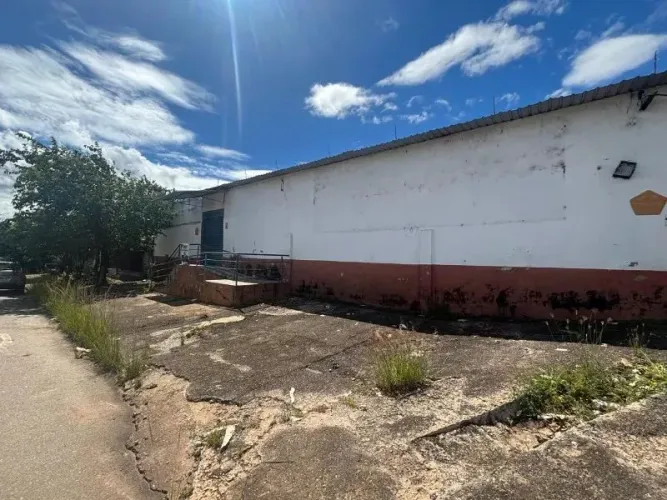 Alugo Galpão 700m Jardim Guanabara, Goiânia