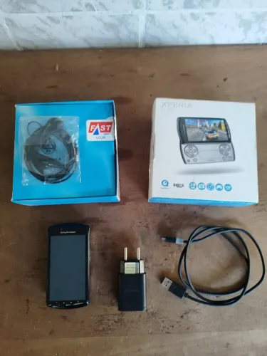 Celular Sony Ericsson Xperia Play R800a - Black