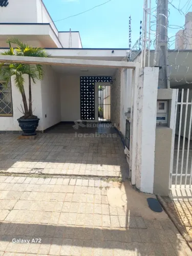 Casa Residencial no bairro Parque Industrial com 07 dormitórios.