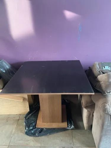 Mesa de Jantar Quadrada 4 Lugares - Tampo Preto e Base Pedestal Madeira (Usada)