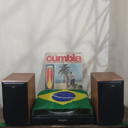 Toca-discos Audio Technica + Caixas Költ Novas.
