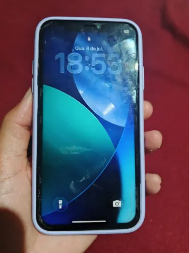 Vendo iPhone 11 apenas tá tricado na parte de trás