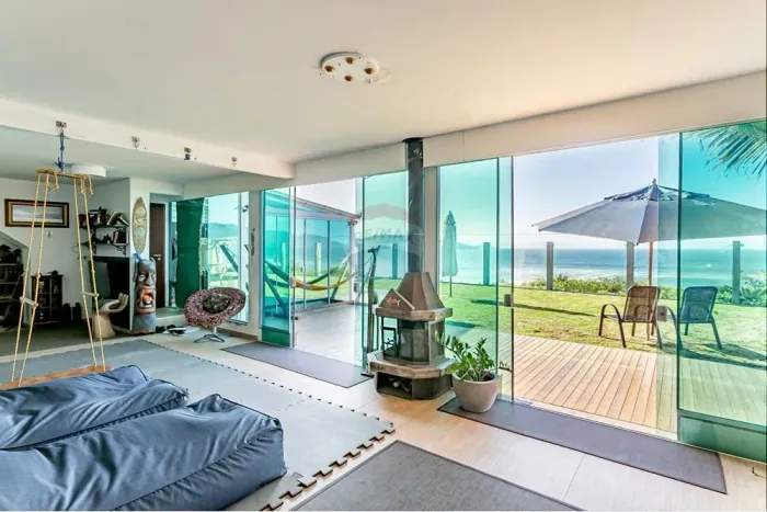 Casa à venda com 4 quartos, com 300 m² construído, 746 m² de terreno por R$ 3.900.000,00 n