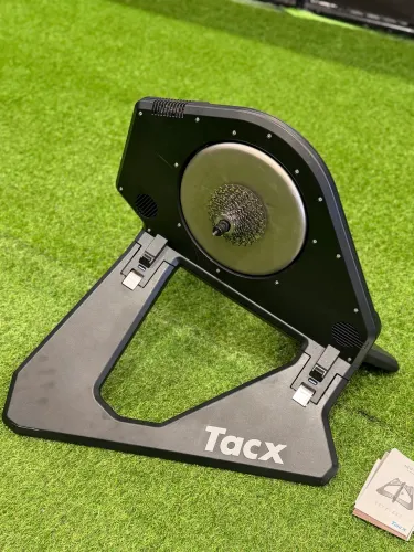 Tacx NEO Smart Direct Drive + Cassete Ultegra + Suporte de Roda