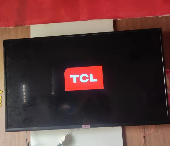 Tv smart 43 polegadas funcionando perfeitamente apenas uma linha fina 