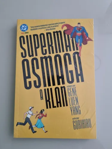Superman esmaga a Klan (lacrado)