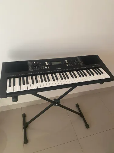 Vendo teclado Yamaha Series Psr-e + Tripé e capa de proteção(usado)